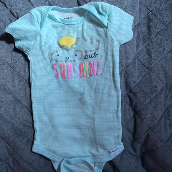 Gerber organic onesies - Picture 2 of 7